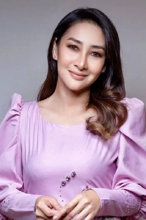 Ummi Nazeera ha trabajado con Rita Rudaini en 1 ocasiones