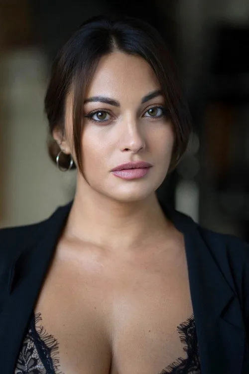 Rita Rusciano interpretando a Interviewer