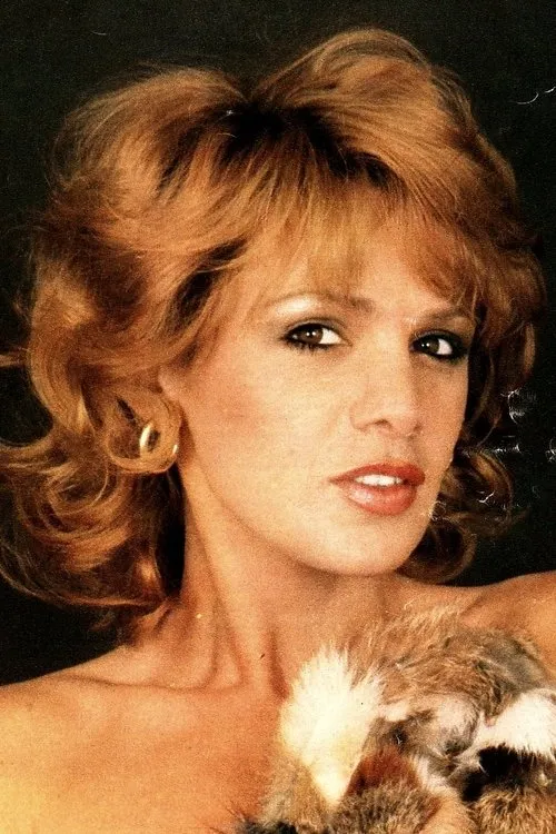 Rita Silva interpretando a la ragazza bionda