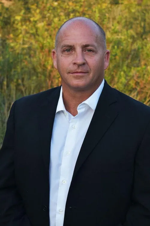 Adra Janean Fenstermaker ha trabajado con Ritchie Greer en 1 ocasiones