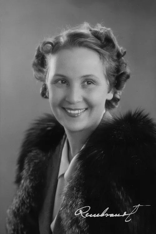 Ritva Aro interpretando a Sonja Strand