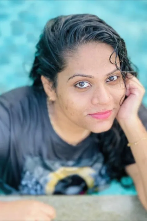 Amith Chakalakkal ha trabajado con Riya Saira en 1 ocasiones