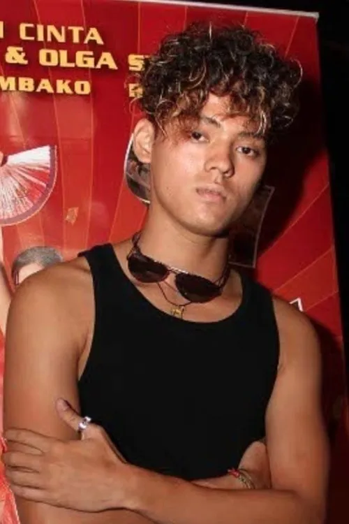 Rizky Putra interpretando a Jojo