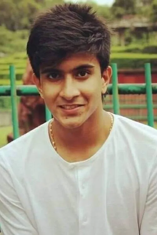 Rob Dey interpretando a Skip the Janitor