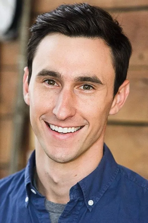 Rob Gleeson interpretando a Tucker Boyd