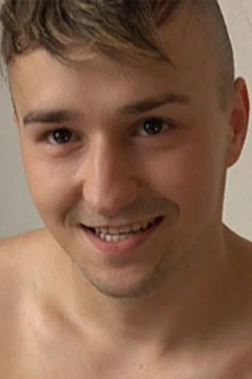 Rob Tadon interpretando a