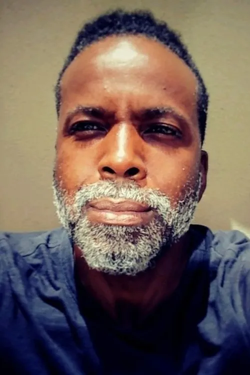 Typhoon ha trabajado con Robb Edward Morris en 1 ocasiones