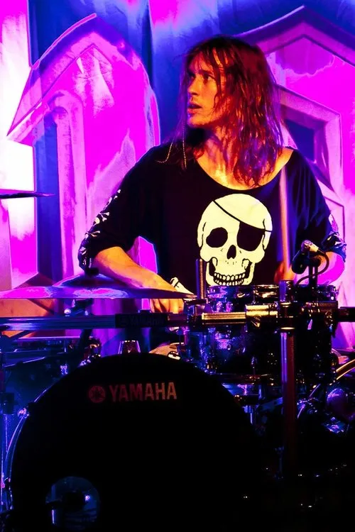 Snowy Shaw ha trabajado con Robban Bäck en 1 ocasiones