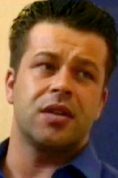 Robby Blake interpretando a 