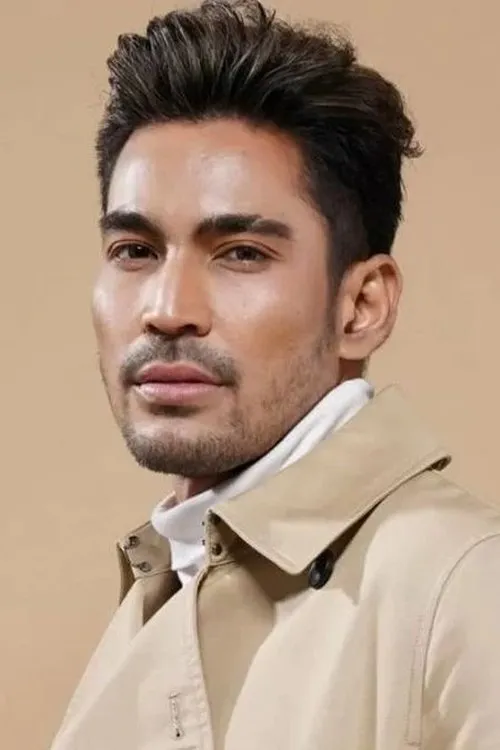 Robby Purba interpretando a Firman