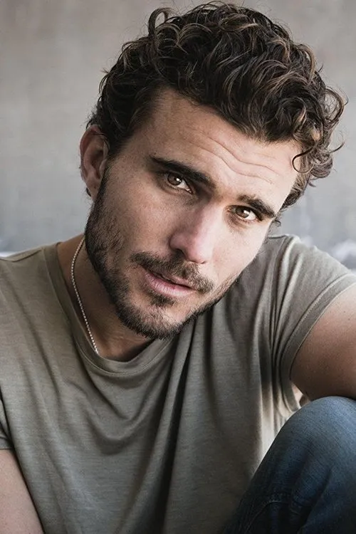 Robby Stahl interpretando a Max