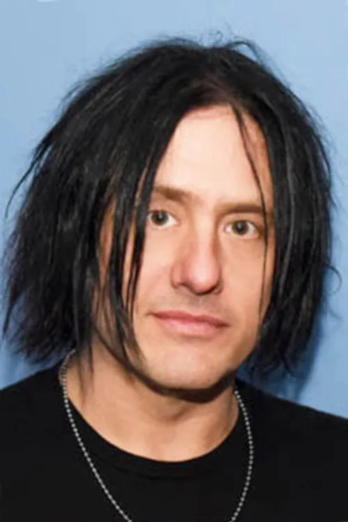 Robby Takac interpretando a 