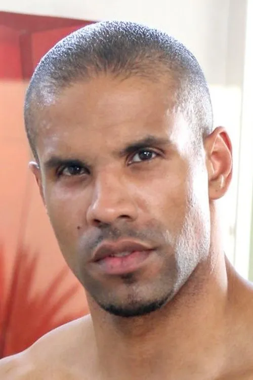 Brady Jensen ha trabajado con Robert Axel en 3 ocasiones