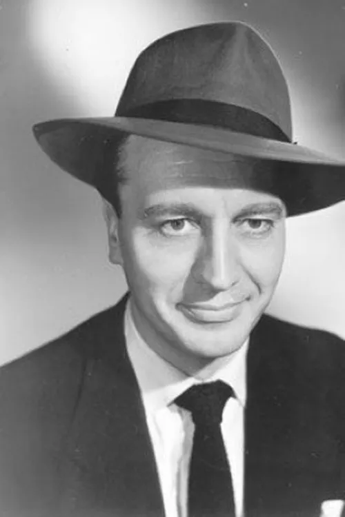 Larry Cross ha trabajado con Robert Ayres en 3 ocasiones