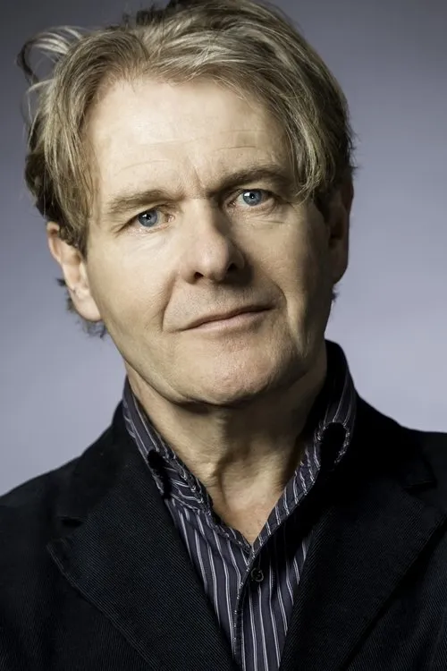 Robert Bathurst interpretando a Lieutenant Eccleston
