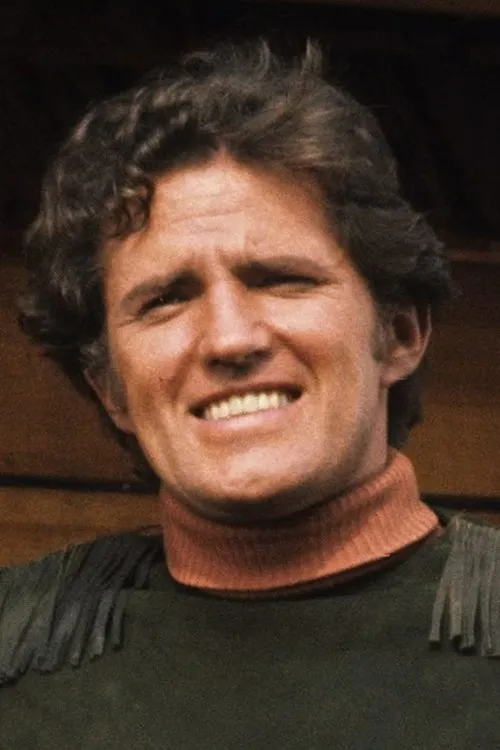 Robert Brown interpretando a Boomer