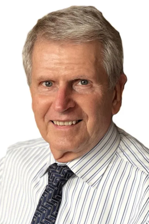 Robert Burton interpretando a Michael