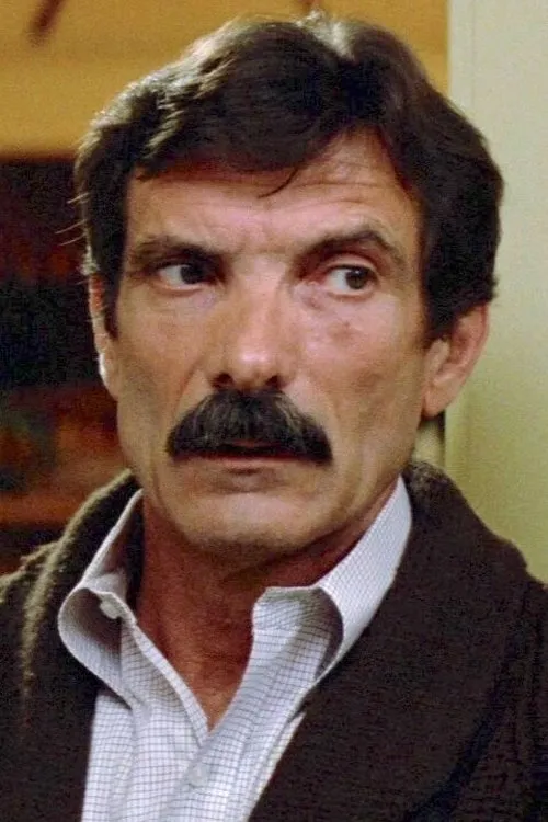 Leigh Kavanaugh ha trabajado con Robert Darnell en 1 ocasiones