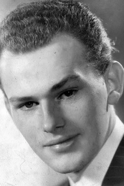 Robert Duke interpretando a David Randall