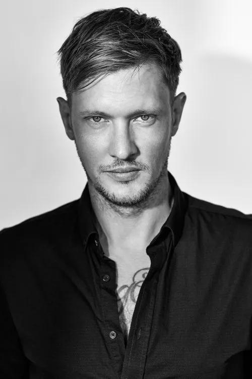 Bob Halsall ha trabajado con Robert Farnham en 1 ocasiones