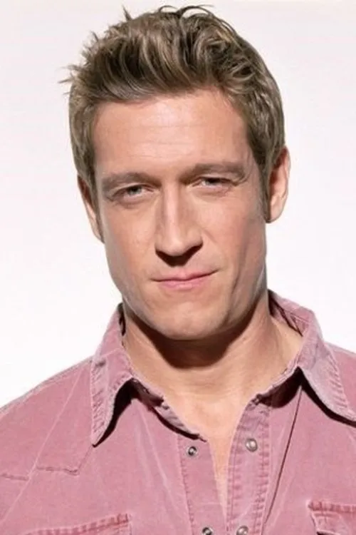 Robert Gant interpretando a Noah