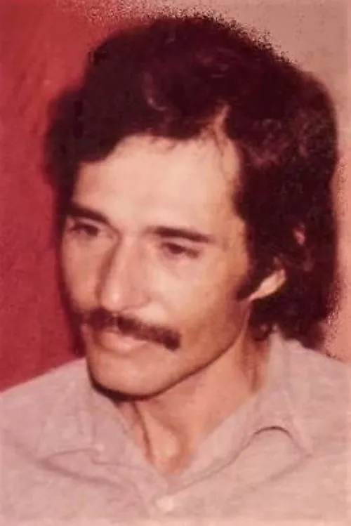 Robert Hải interpretando a G. Frederick Reinhardt