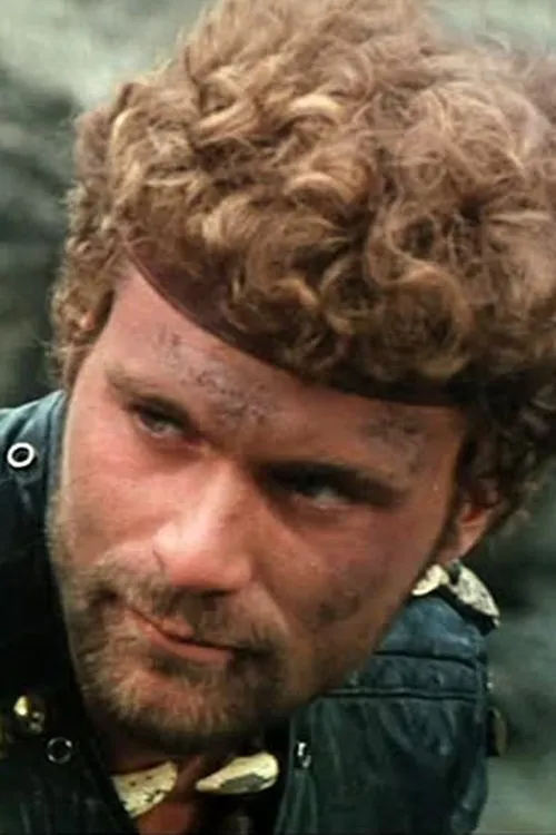 Robert Iannucci interpretando a Alien