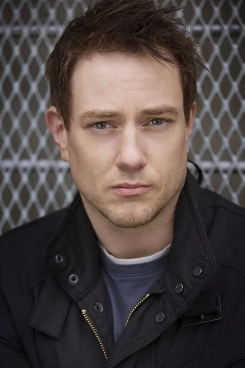 Robert Lawrenson interpretando a Waterfront Cop