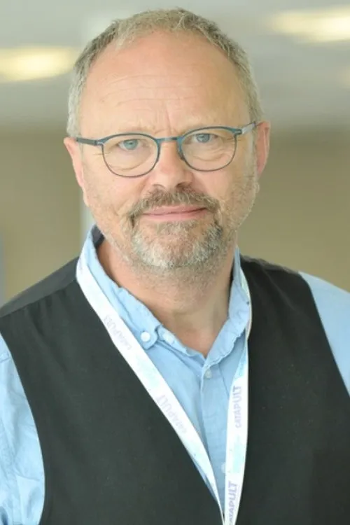 Robert Llewellyn interpretando a Meat (archive footage)