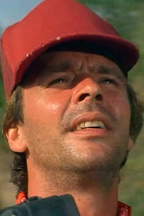 Robert Marius interpretando a Surf