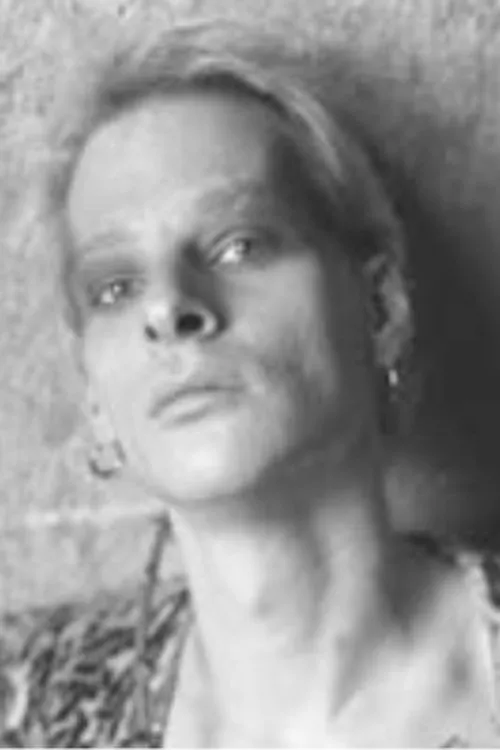 Robert Paris interpretando a