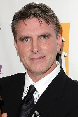 Neil Ellice ha trabajado con Robert Stromberg en 1 ocasiones