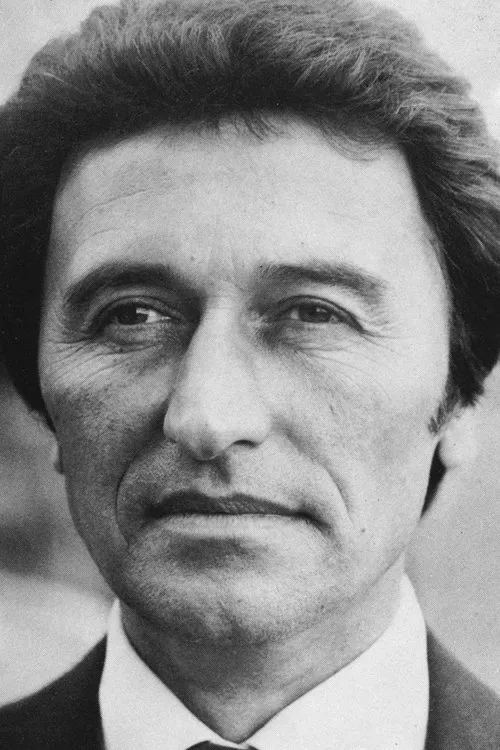 Roberto Giraudo interpretando a Captain Jeffries