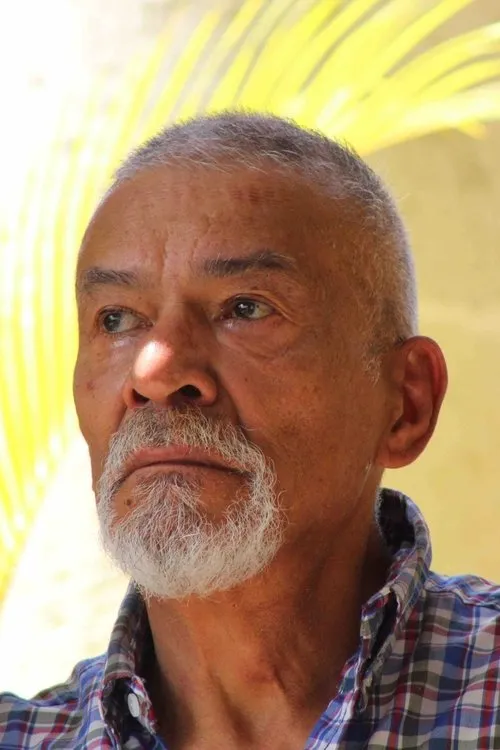 Leo James Davis ha trabajado con Roberto Oropeza en 1 ocasiones