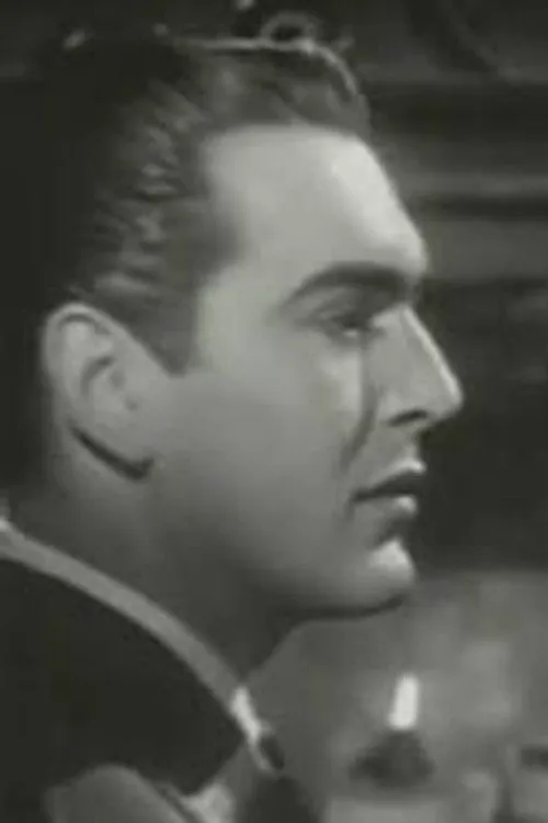 Roberto Romaña interpretando a Roberto Dávila