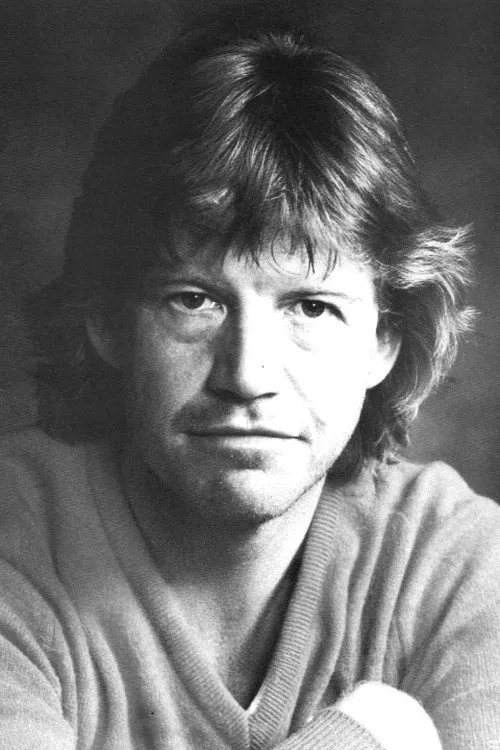 Robin Askwith interpretando a Tristan