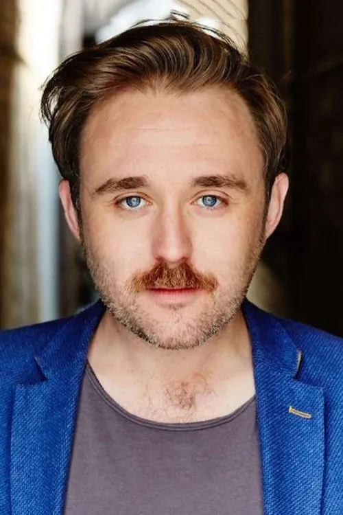 Robin Goldsworthy interpretando a Flatmate