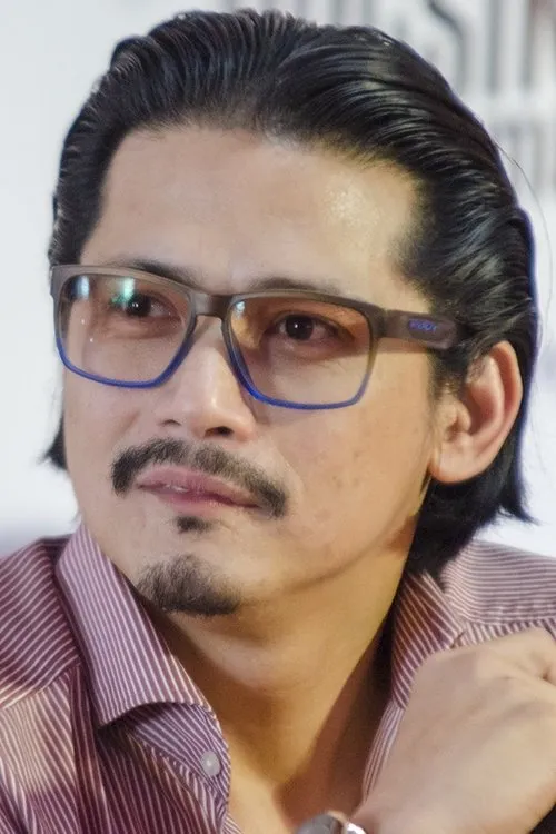 Robin Padilla interpretando a Gil Blanco