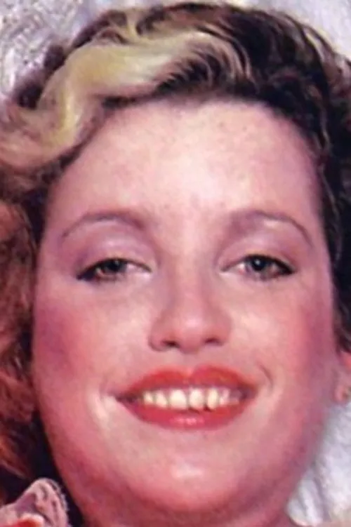 Robin Sane interpretando a Elaine