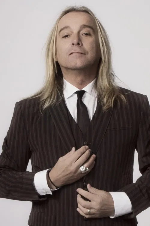 Robin Zander interpretando a Himself