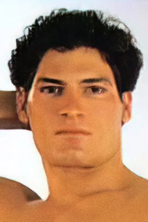 Rocky Armano interpretando a (archive footage)