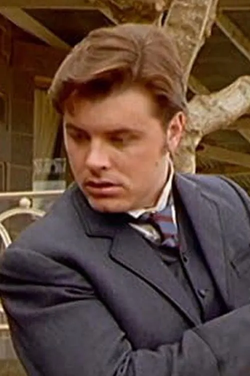 Rodney Bell — personaje: Red Tom