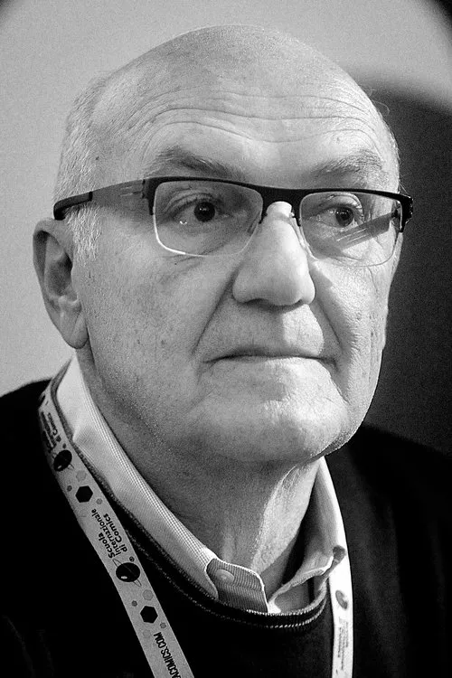 Rodolfo Dal Pra interpretando a Senator