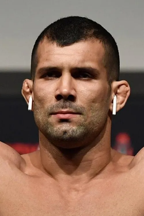 Rodolfo Vieira interpretando a Self