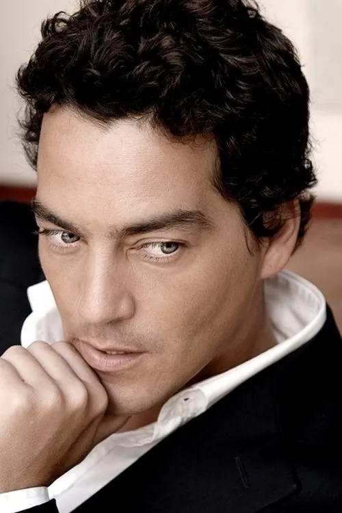 Rodrigo Menezes — personaje: Rodrigo Macedo Vaz