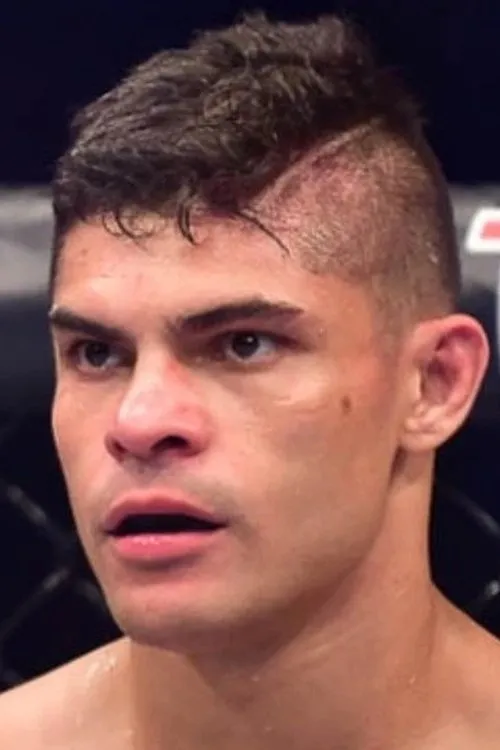 Rodrigo Vargas interpretando a Self