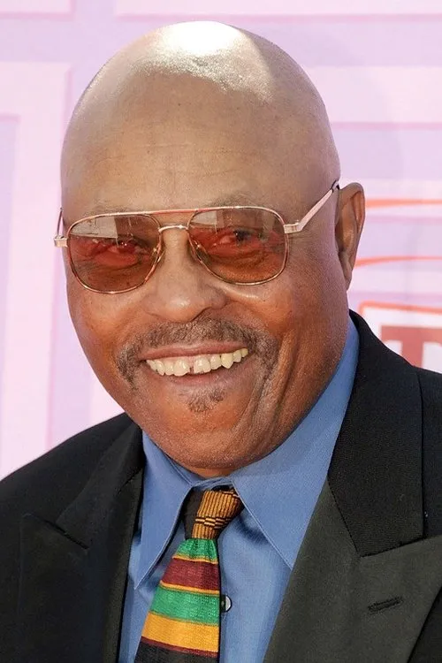 Roger E. Mosley interpretando a 