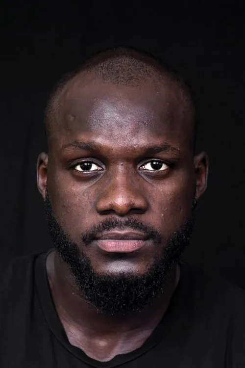 Roger Felmont Sallah interpretando a Rafa