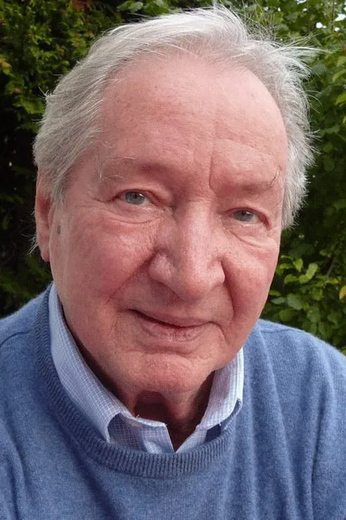 Roger Jendly interpretando a Commissioner Lohmann