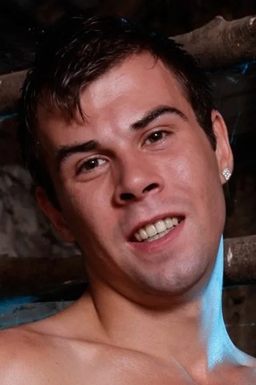 Roger Lee interpretando a 